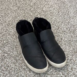 TOMS Paxton black leather fur lined shoes 8.5